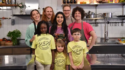 Deltagare från Middagspepp som står i ett kök